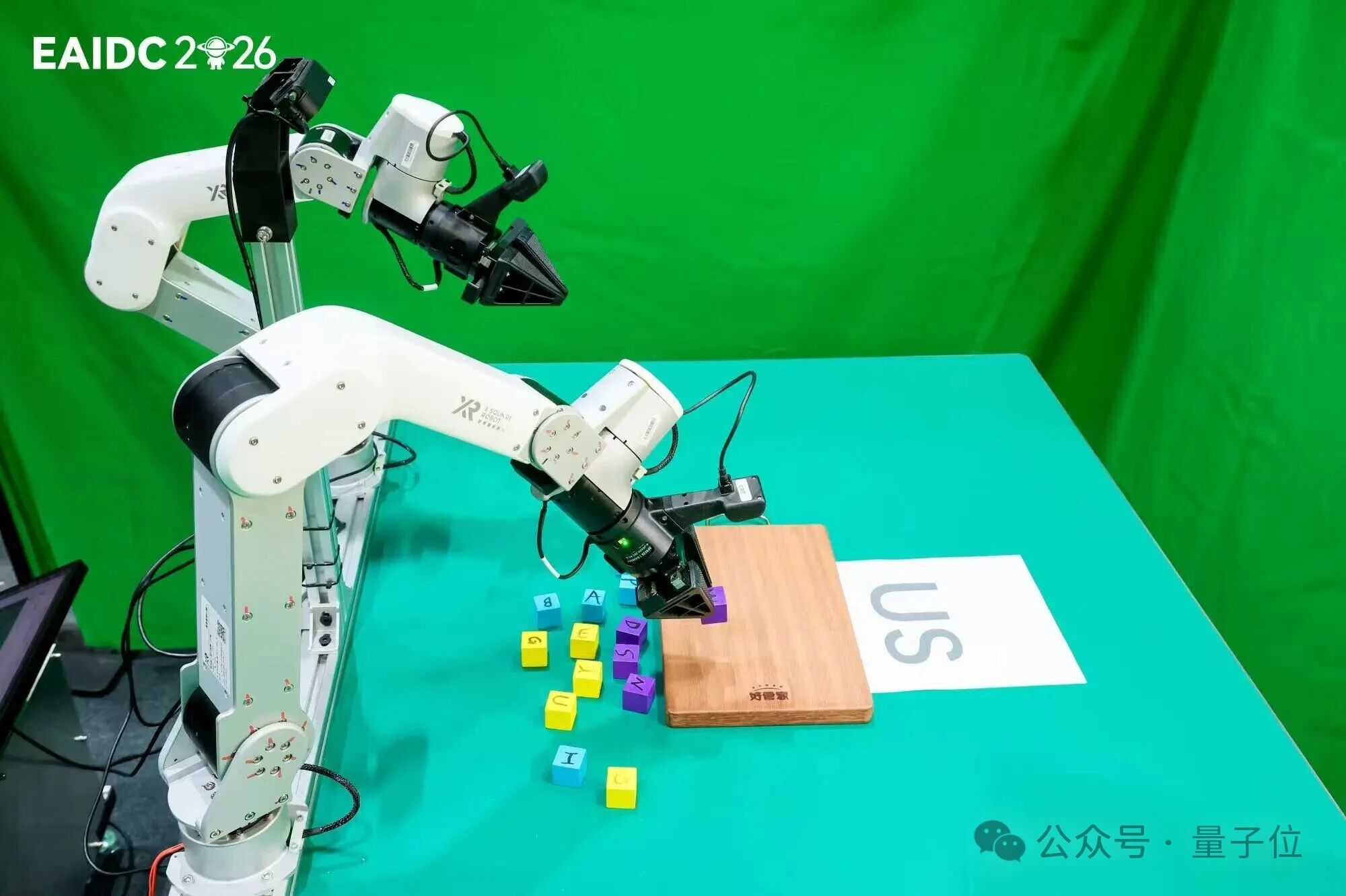 机器人线下真机对线打PK！这届黑客松可太会玩了